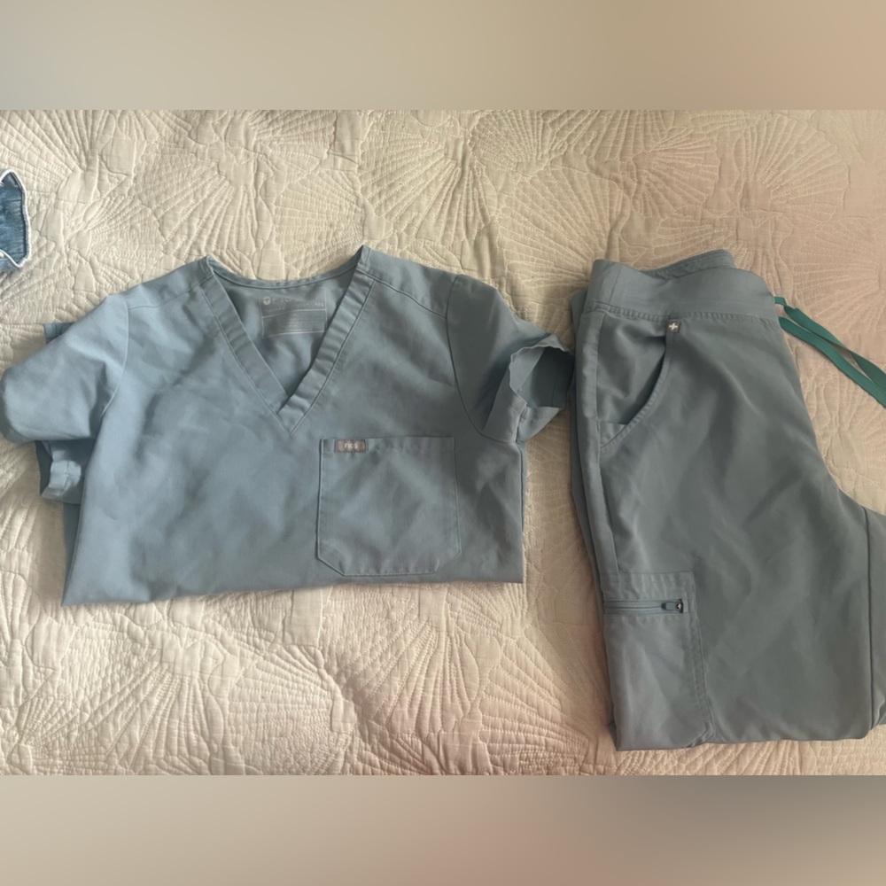 Dusty blue figs set